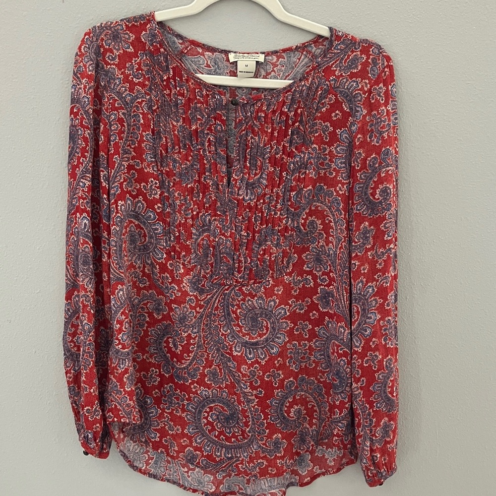 Lucky Brand Red and Blue Paisley Pleated Peasant Top. Size M